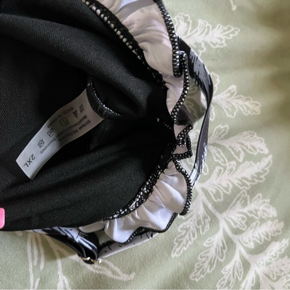 Black and White Palm Print Tankini - Picture 4 of 5